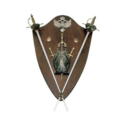 Panoplia de madera con mini pectoral y 2 espadas. Medida 102 x 70 x 18 cm. Peso 5.7 Kg.