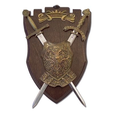 Panoplia de madera con pectoral y 2 mini espadas. Medidas 25 x 16 cm. Peso 578 gr.