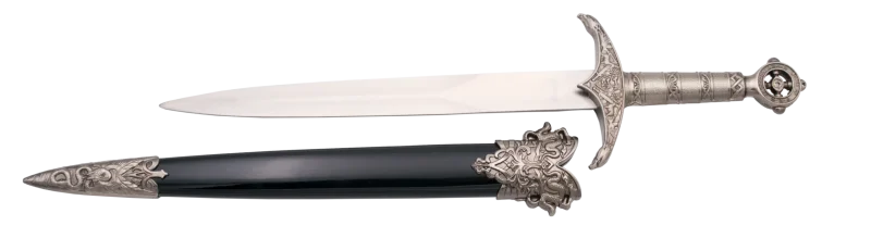 Daga 16643 Templarios, el pomo, la guarda y la empuñadura son de color niquel con dibujos. El tamaño total es de 35cm con la hoja de acero. La vaina es de color negro con acabados en color niquel. Ref. 16443
