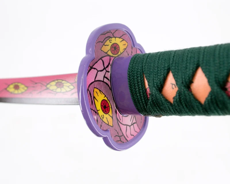 Katana S0290 de Demon Slayer Katana Kokushibou empuñada por Tsugikumi Michikatsu réplica no oficial de 40 cm hoja de acero decorada con rosa y ojos amarillos, mango con encordado lila, vaina rosa con ojos amarillos y detalles en lila. Ref. S0290