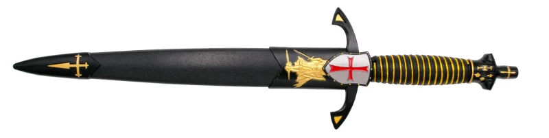 Daga Templaria S0301, el pomo está acabado en negro con los detalles en dorado y el mango en plástico negro con hilo metálico torneado en dorado , la guarda acabada en negro con un escudo templario. El tamaño total es de 40 cm con hoja de acero. La vaina está acabada en plástico negro con las partes metálicas en negro y los detalles en dorado. Ref. S0301 - Imagen 2