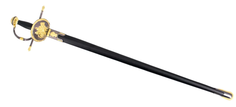Sable S0321 Modelo de sable Don Quijote, el pomo y la guarda de color níquel con detalles en dorado y la empuñadura de color negro. Con un tamaño total 104 cm, hoja de acero con funda acabada en polipel negra con detalles níquel y dorados.  Ref. S0321 - Imagen 3