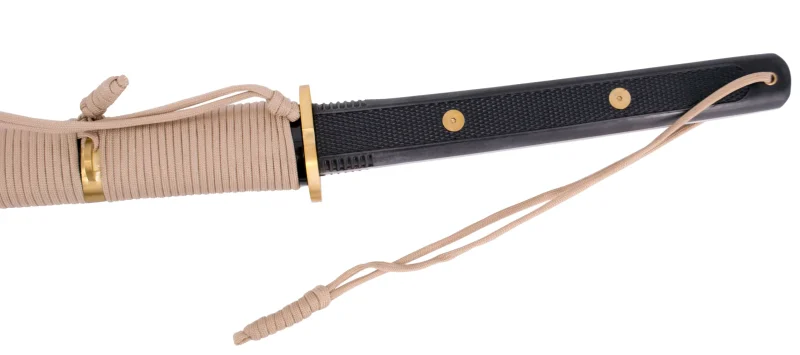 Katana Funcional S2025 de 101 cm hoja de acero al carbono 1065 con filo, con vaina negra y encordado marrón, mango de plástico texturizado, con caja de madera forrada y soporte de presentación. Ref. S2025
