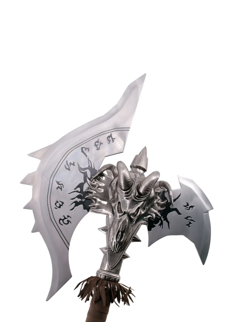 Hacha S0177 Modelo Shadowmourne, replica No oficial, con un tamaño total de 110 cm x 40 cm, hoja de acero negro y mango de acero con recubrimiento de ante marrón, con soporte. Ref.S0177