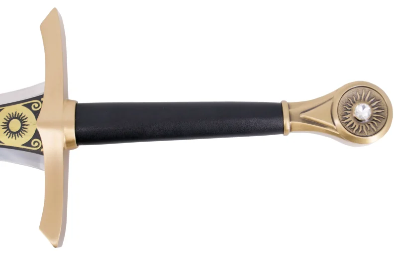 Espada S6031 de Elendil de los Anillos del Poder réplica no oficial, el mango acabado en dorado pulido, el pomo con un sol y una perla en el centro. El tamaño total es de 105,5 cm la hoja de acero pulido tiene una grabación en dorado y negro, incluye vaina de polipiel en negro. Ref. S6031 - Imagen 4